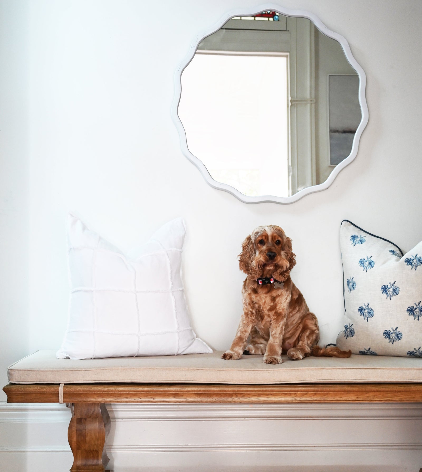 Wave White Round Mirror White Iron