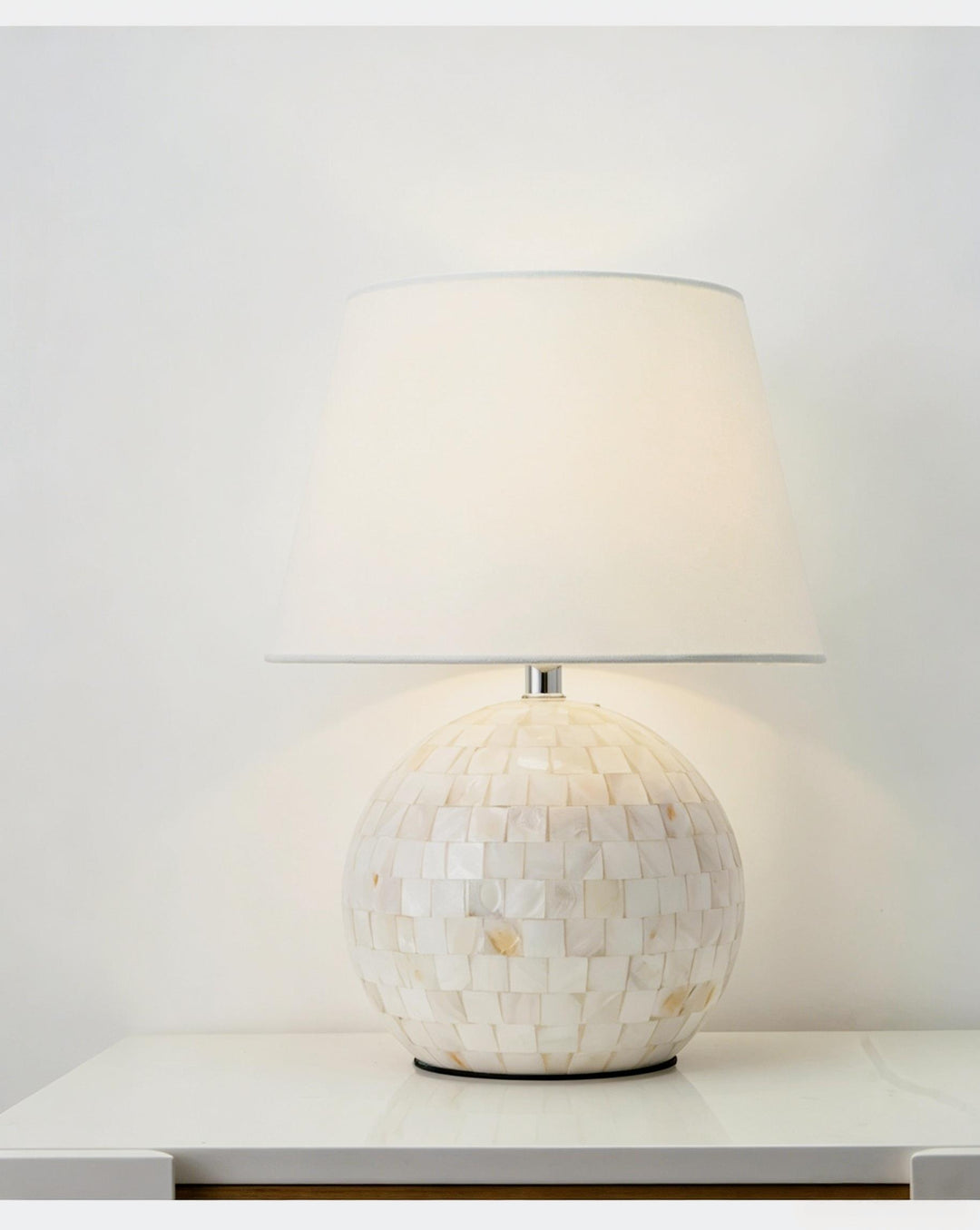 Pearl Round Mother Of Pearl Table Lamp