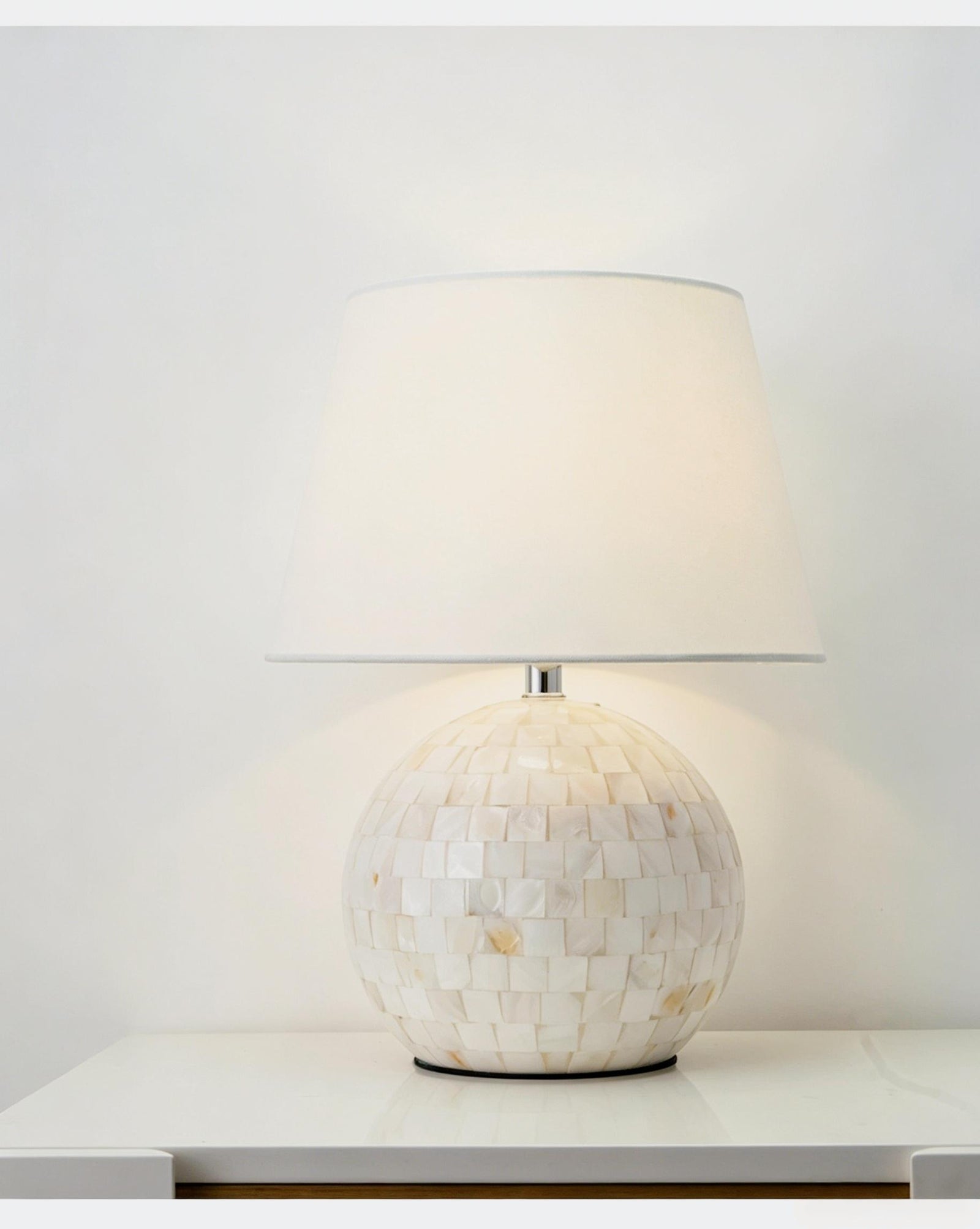 Pearl Round Mother Of Pearl Table Lamp