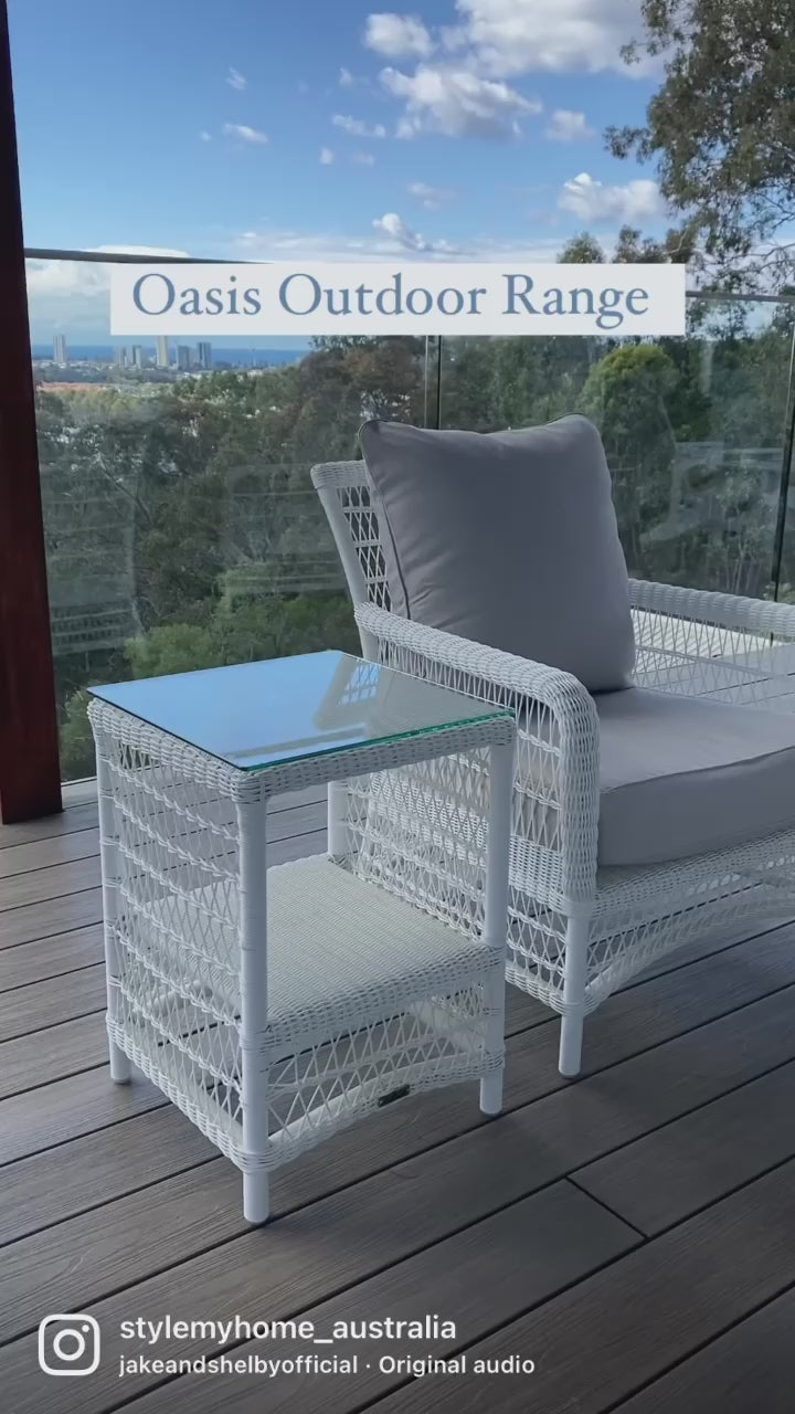 Hamptons outdoor white lounge
